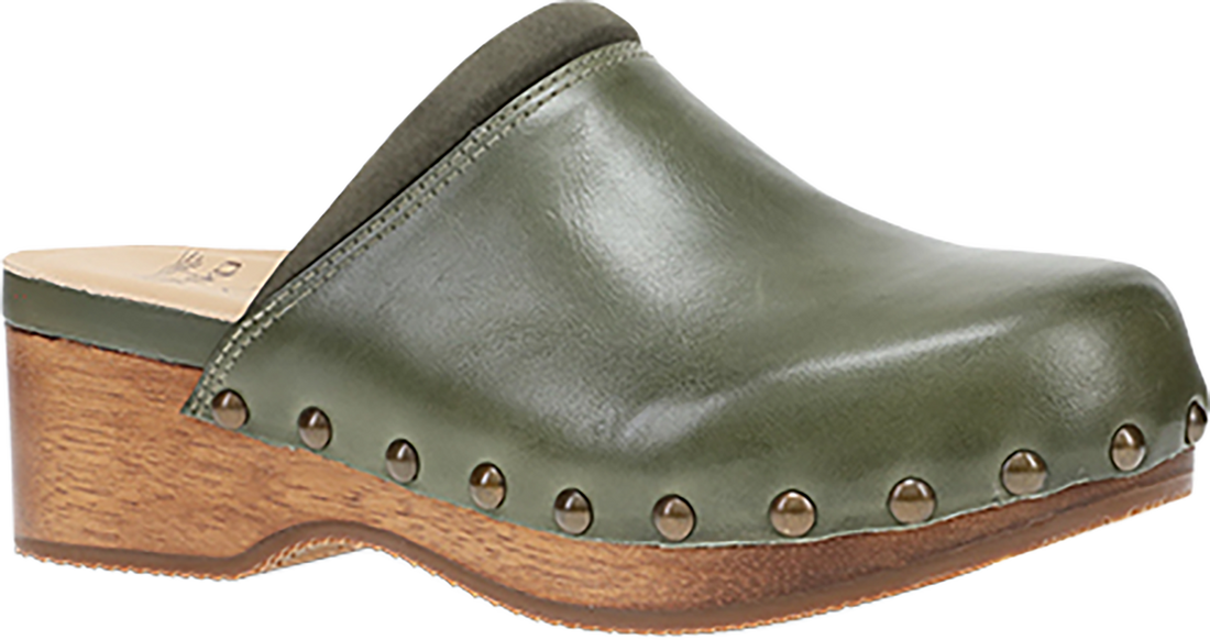 Quarter turn view Women&