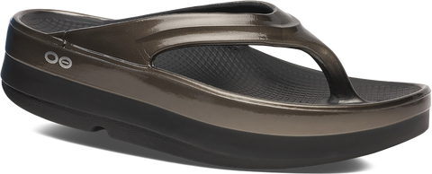 Quarter turn view Women's Oofos Footwear style name Oomega Oolala Stacked in color TITAN MIRR. Sku: 1411TITANMIR