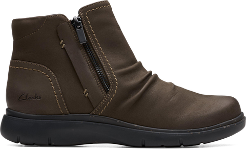 Quarter turn view Women's Clarks Footwear style name Certina Ruby in color DKGREY LEA. Sku: 26182923