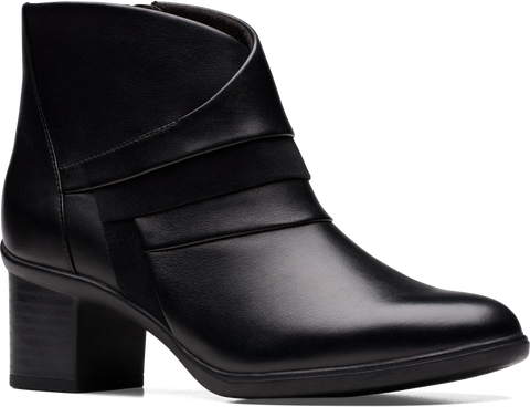 Quarter turn view Women's Clarks Footwear style name Shaya Sky Wide in color BLK LEA. Sku: 26183000W