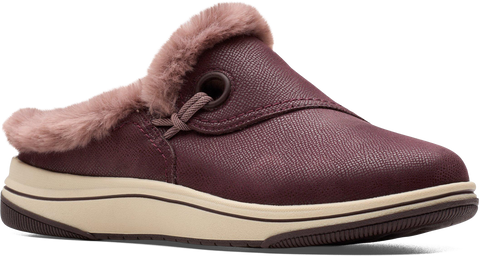 Quarter turn view Women's Clarks Footwear style name Breeze Myth in color MERLOT. Sku: 26184189