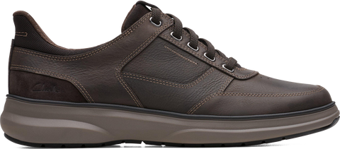 Quarter turn view Men's Clarks Footwear style name Mullan Easy in color DK BRN LEA. Sku: 26184416