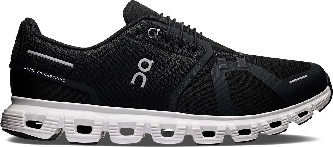 Quarter turn view Men&