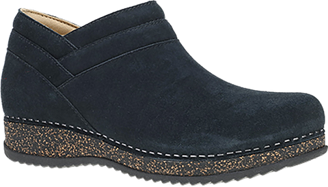 Quarter turn view Women's Dansko Footwear style name Muriel in color BLACK SUED. Sku: 9615020200