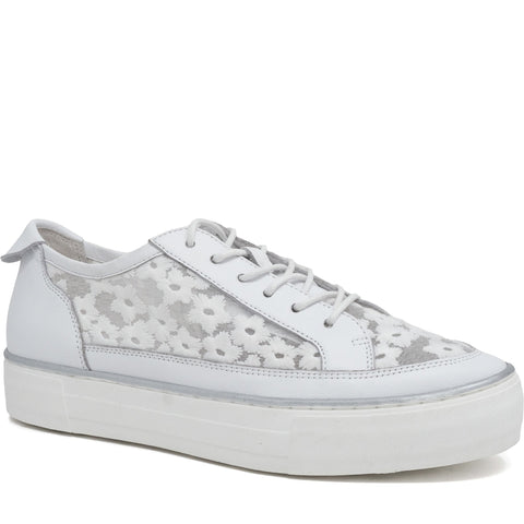 Quarter turn Women's Django & Juliette Footwear style name Faders in color White-White Leather Flowers Mu. Sku: DJ18051WADOT