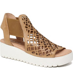 Quarter turn Women's Django & Juliette Footwear style name Odate in color Dark Tan. Sku: DJ19335TGCLE