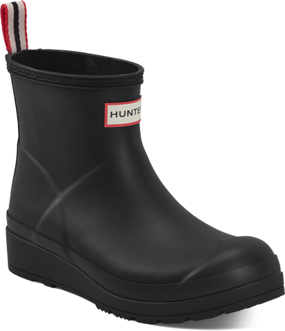 Quarter turn view Women's Hunter Footwear style name W Play Short Boot in color BLK HNTR. Sku: WS2020RMA-HBL01