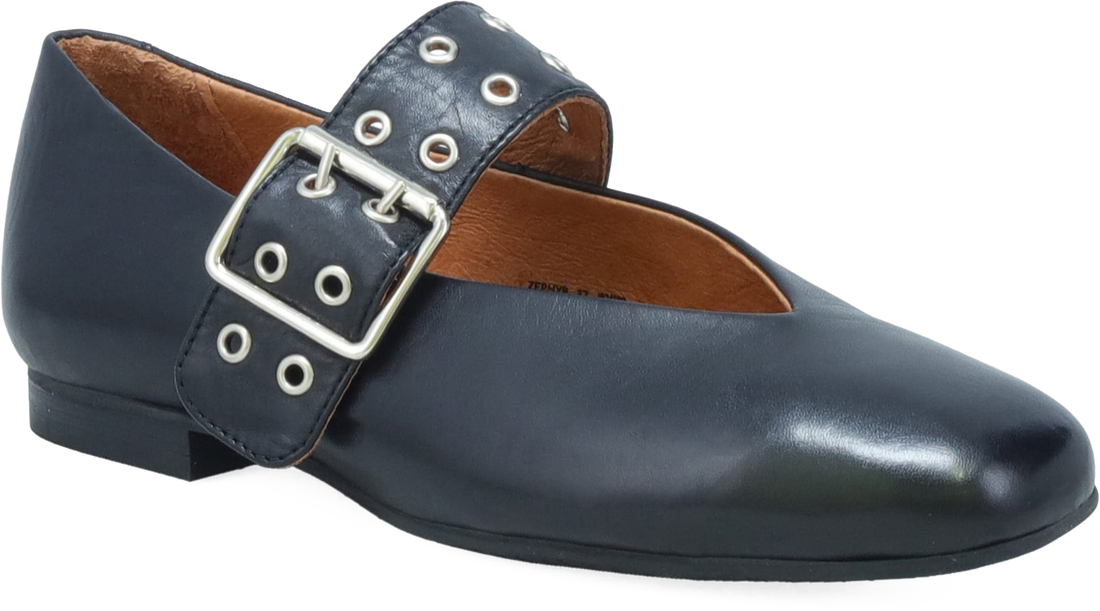 Quarter turn view Women&